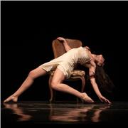 Clases grupales de danza teatro para adultas